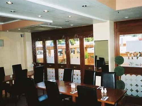 Oyo VII Hotel & Indian Restaurant 하운슬로우